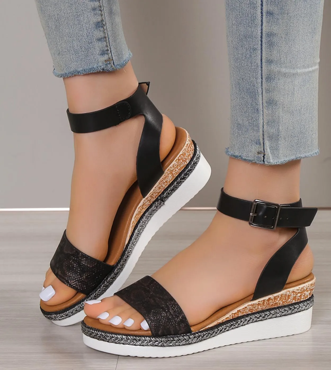 2023 Donne di Estate Con Zeppa Sandali Ortopedici Retro Antiscivolo Signore Sandali Casual Retro Suola Spessa Feamle di Grandi D