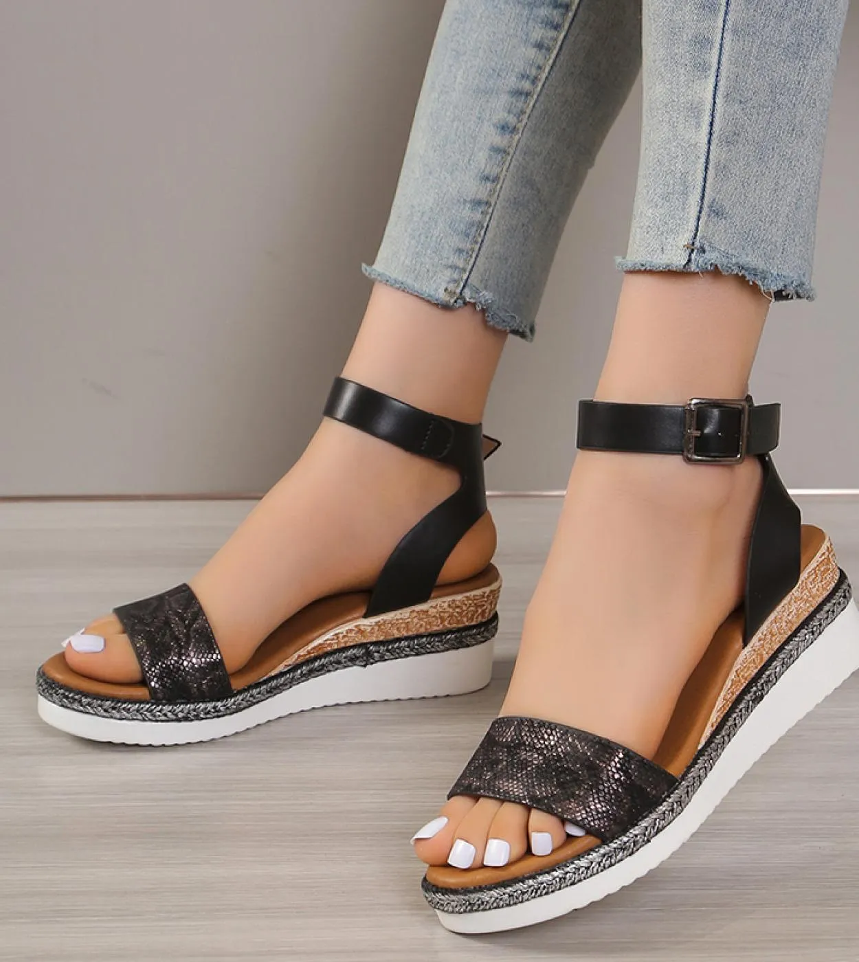2023 Donne di Estate Con Zeppa Sandali Ortopedici Retro Antiscivolo Signore Sandali Casual Retro Suola Spessa Feamle di Grandi D