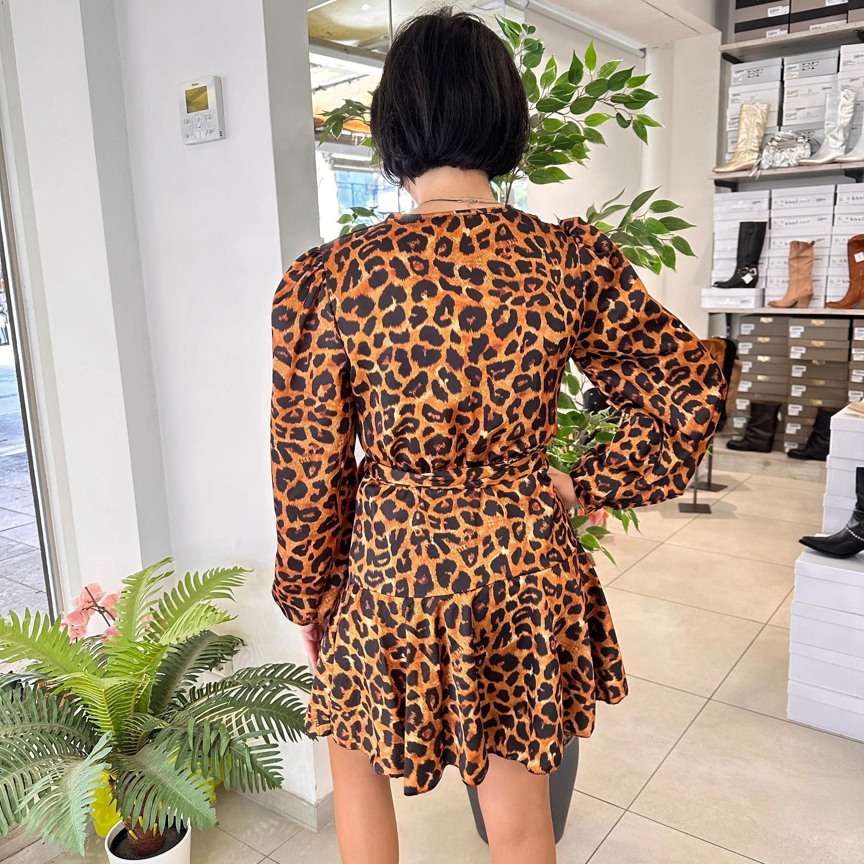 Abito Animalier a Portafoglio Satin Kiki Maniche Lunghe e Volant