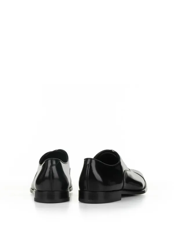 Black leather Oxford with toe cap