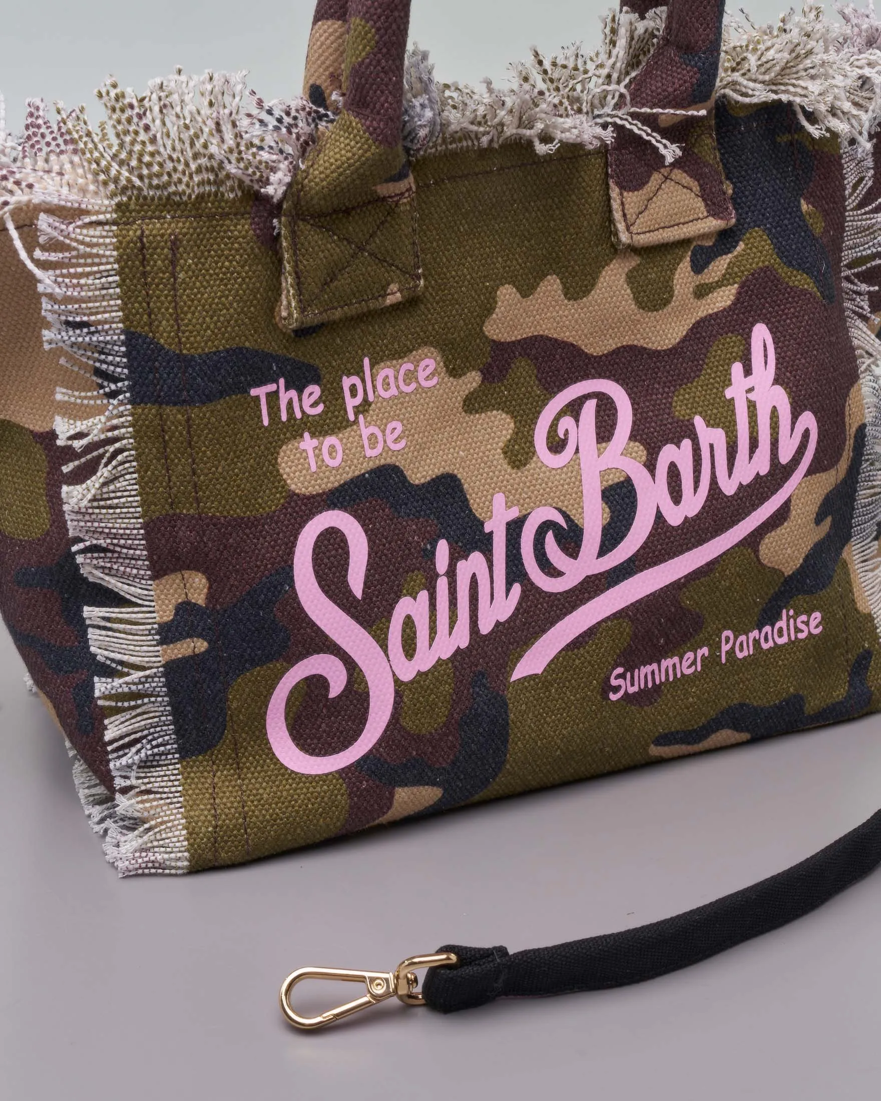 Borsa Colette camouflage in tela di cotone con logo rosa e orli sfrangiati