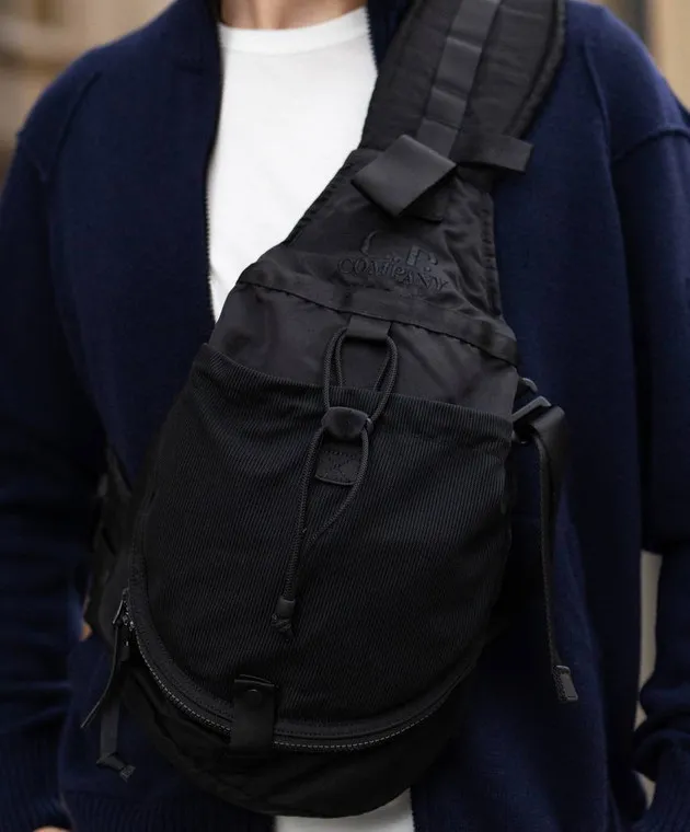C.P. Company Borsa a tracolla B in nylon nero con ricamo logo MAC075A005269G