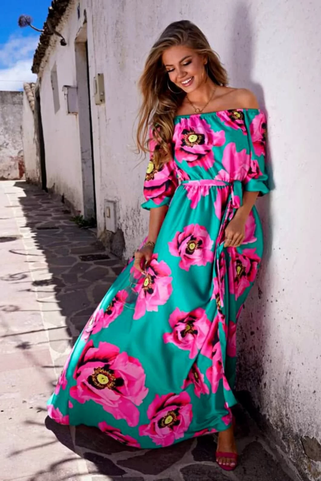Elegante abito estivo in raso