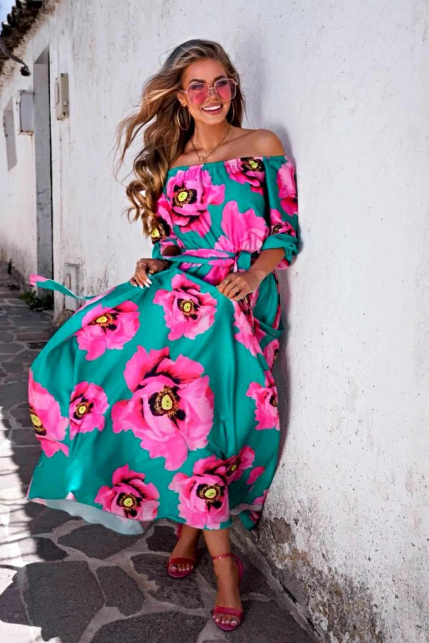 Elegante abito estivo in raso