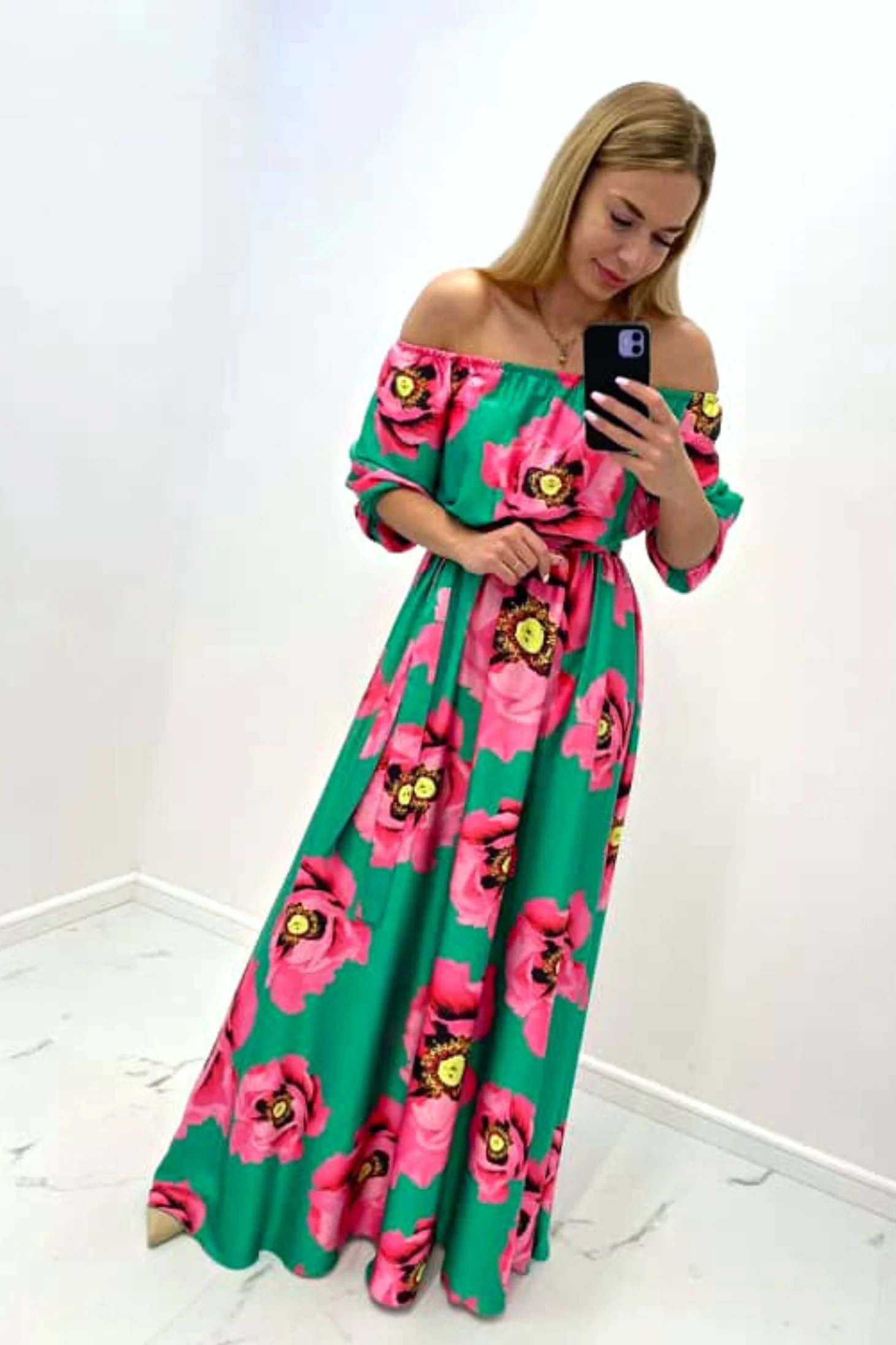 Elegante abito estivo in raso