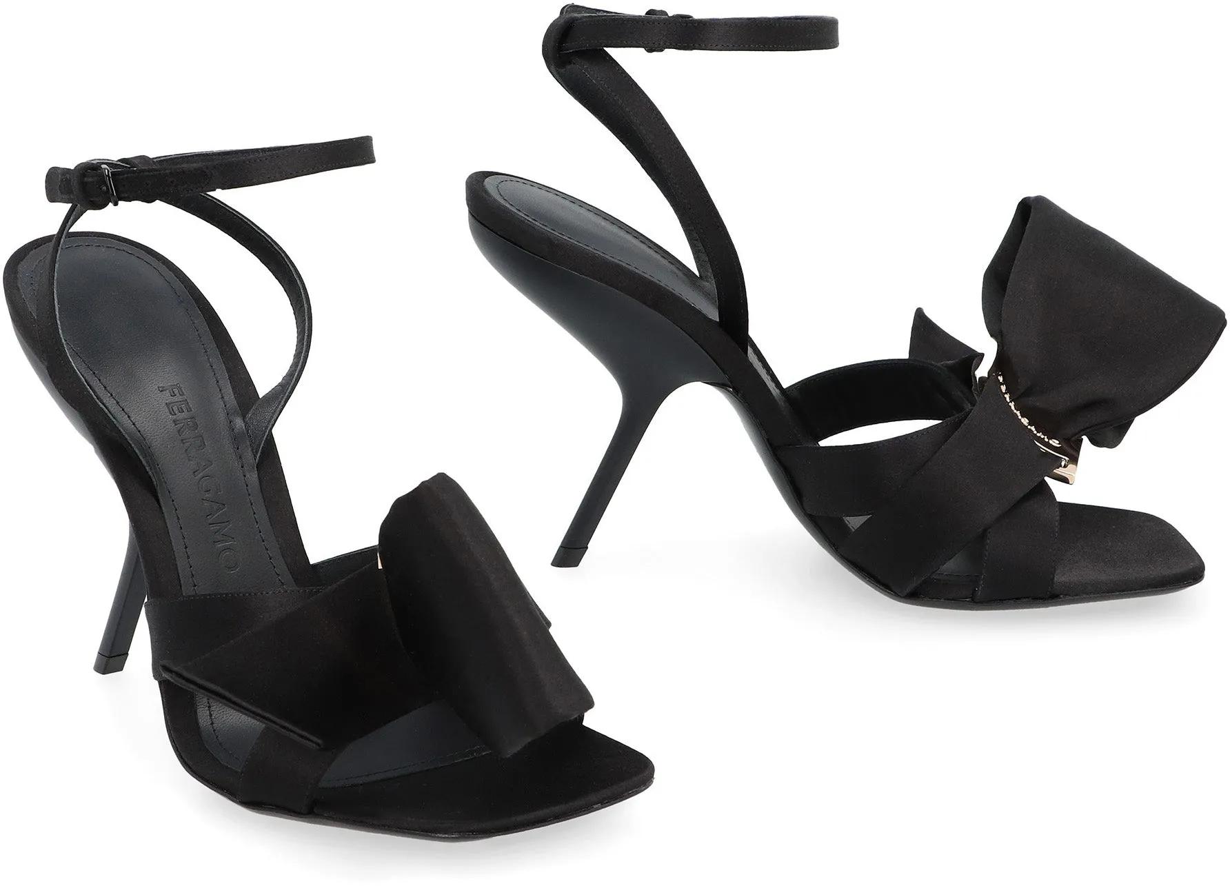 FERRAGAMO Sandali Helena in raso