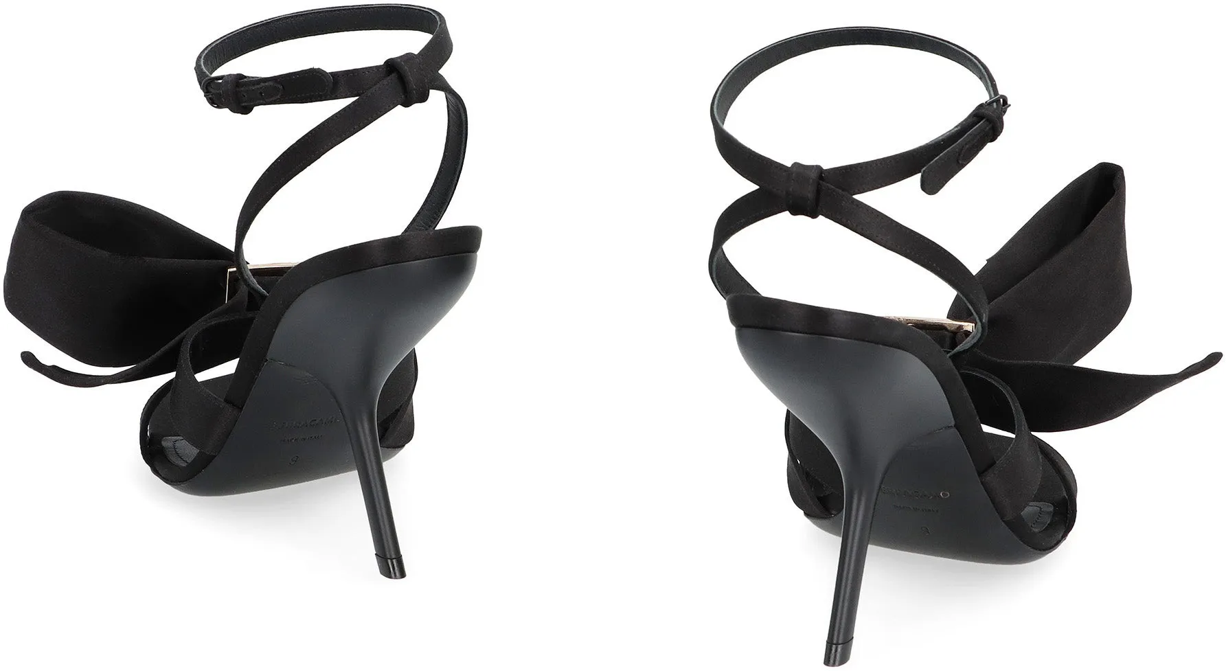 FERRAGAMO Sandali Helena in raso