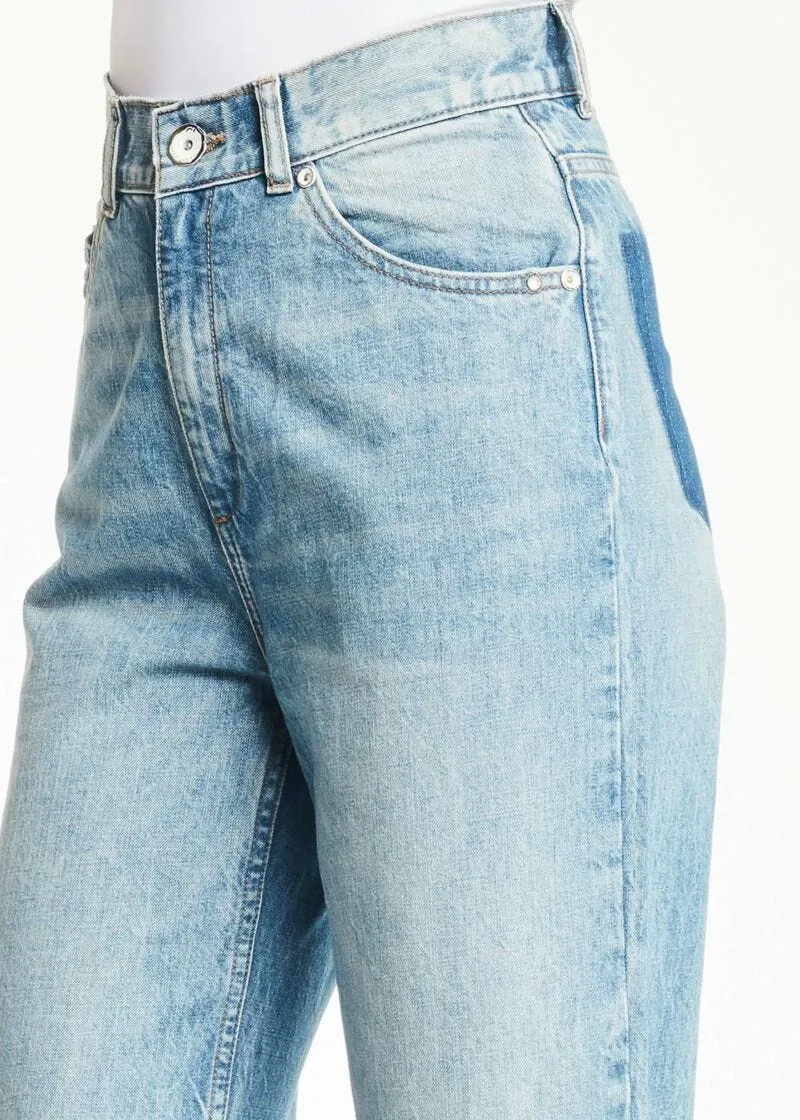 Jeans con orlo a taglio vivo