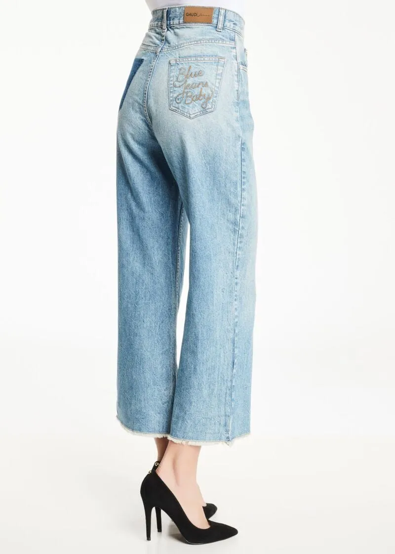 Jeans con orlo a taglio vivo