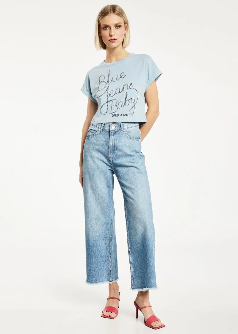Jeans con orlo a taglio vivo
