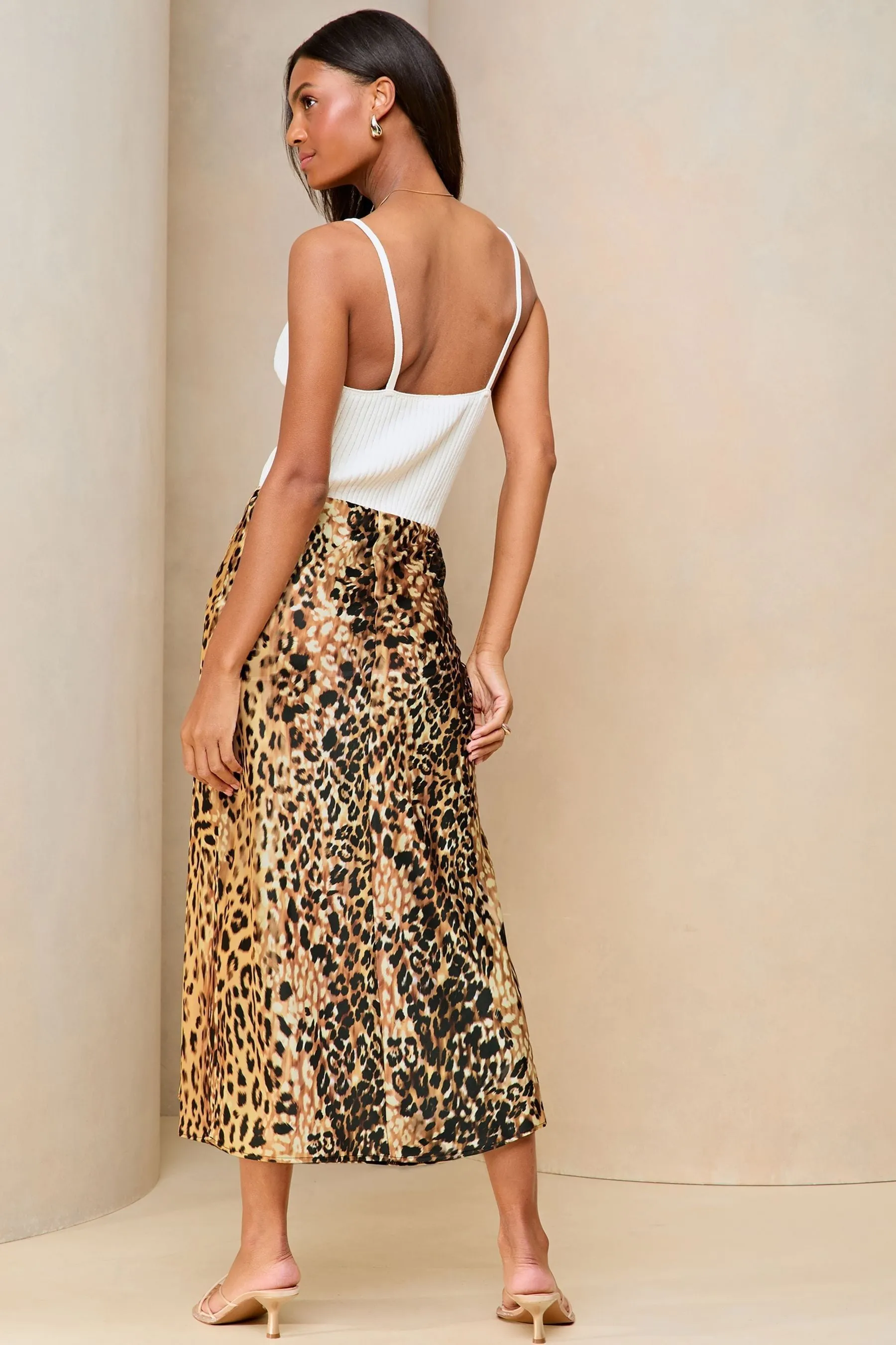 Lipsy Satin - Gonna midi con taglio in sbieco