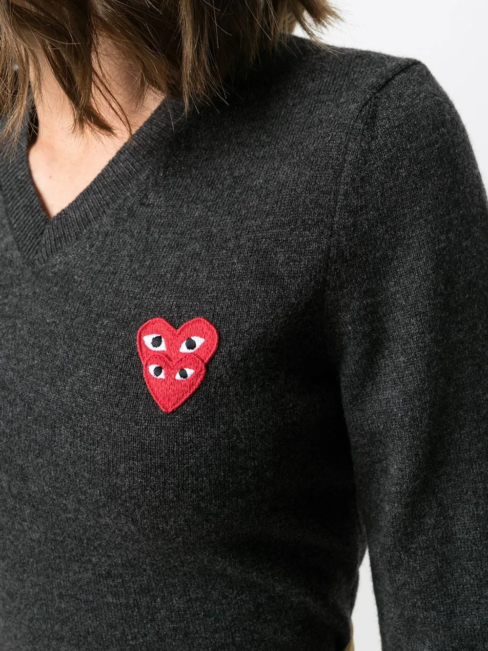 Maglioncino con applicazione logo ricamato