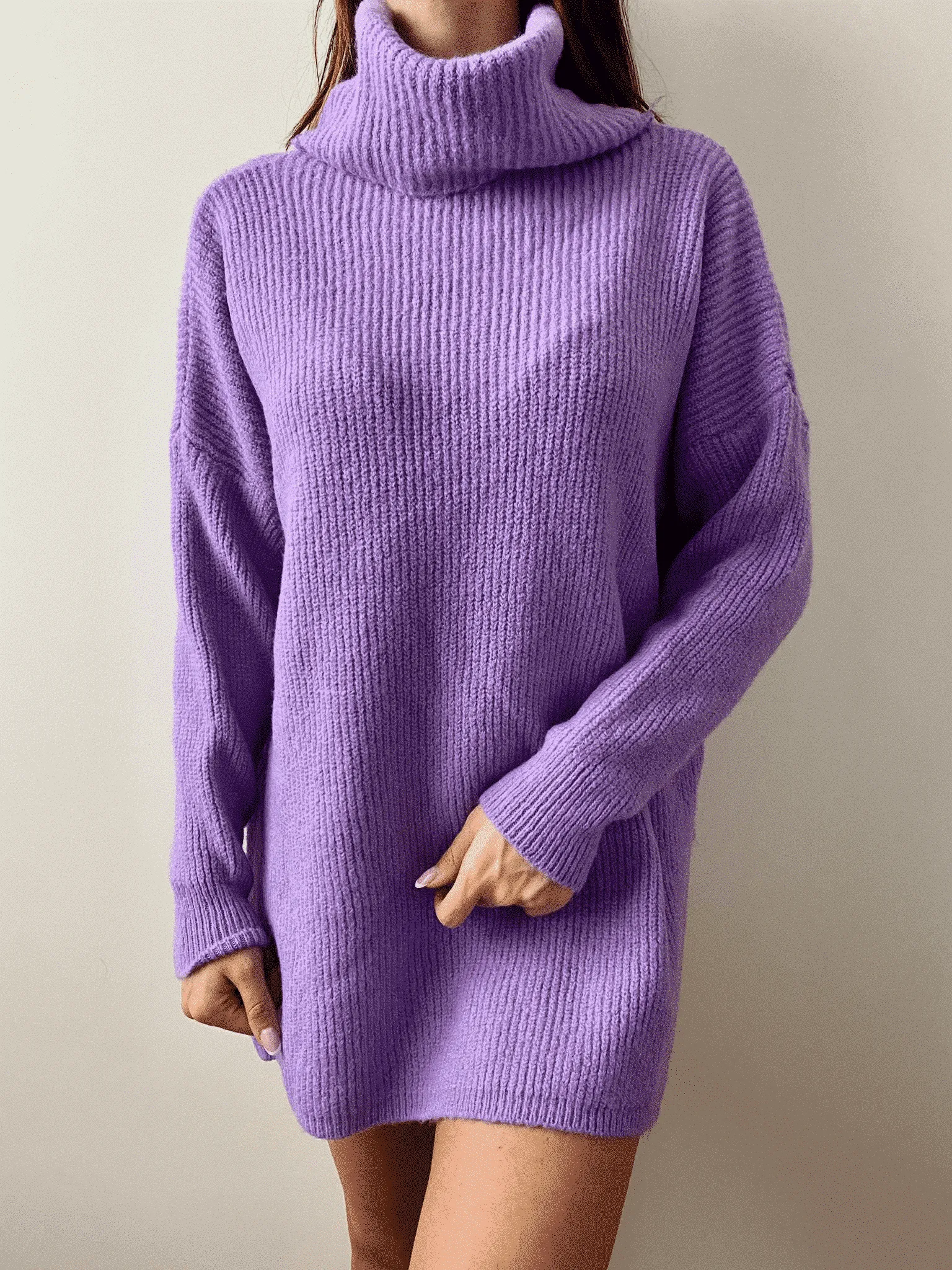 Maglione comodo collo alto viola