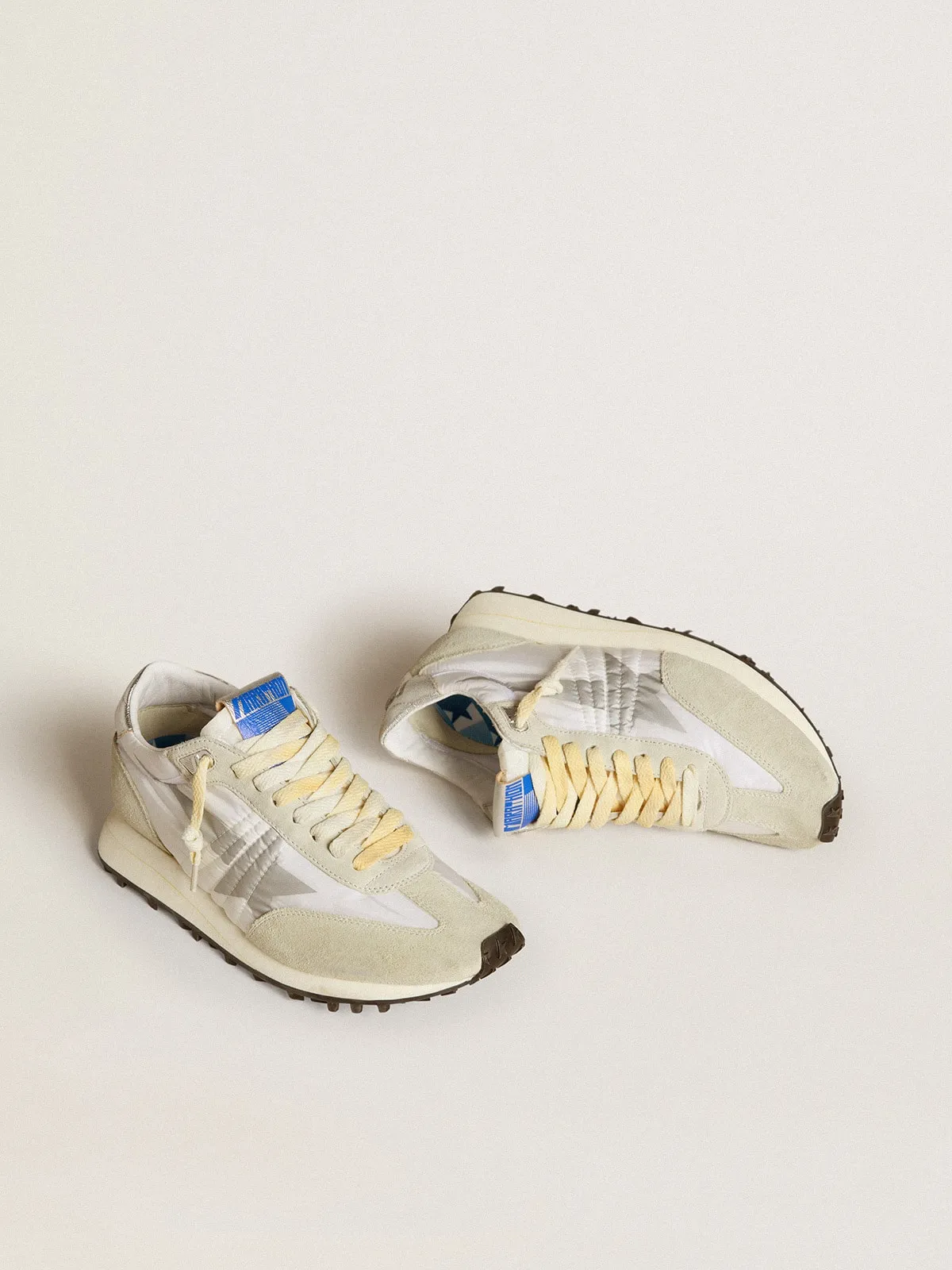 Marathon Donna con tomaia in nylon bianco e stella argento
