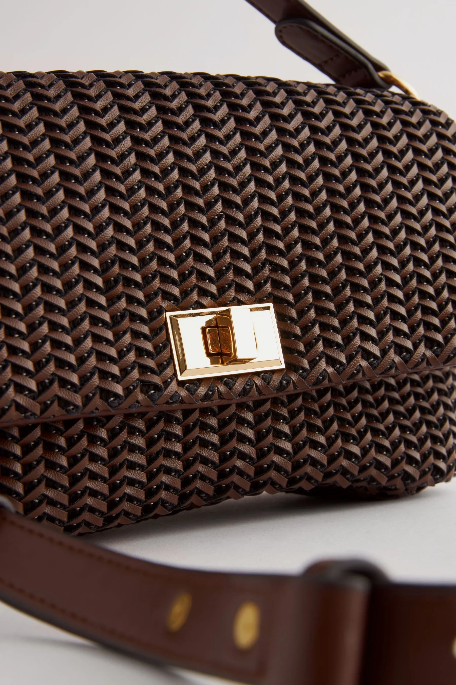 Marrone cioccolato  - Borsa a tracolla intrecciata