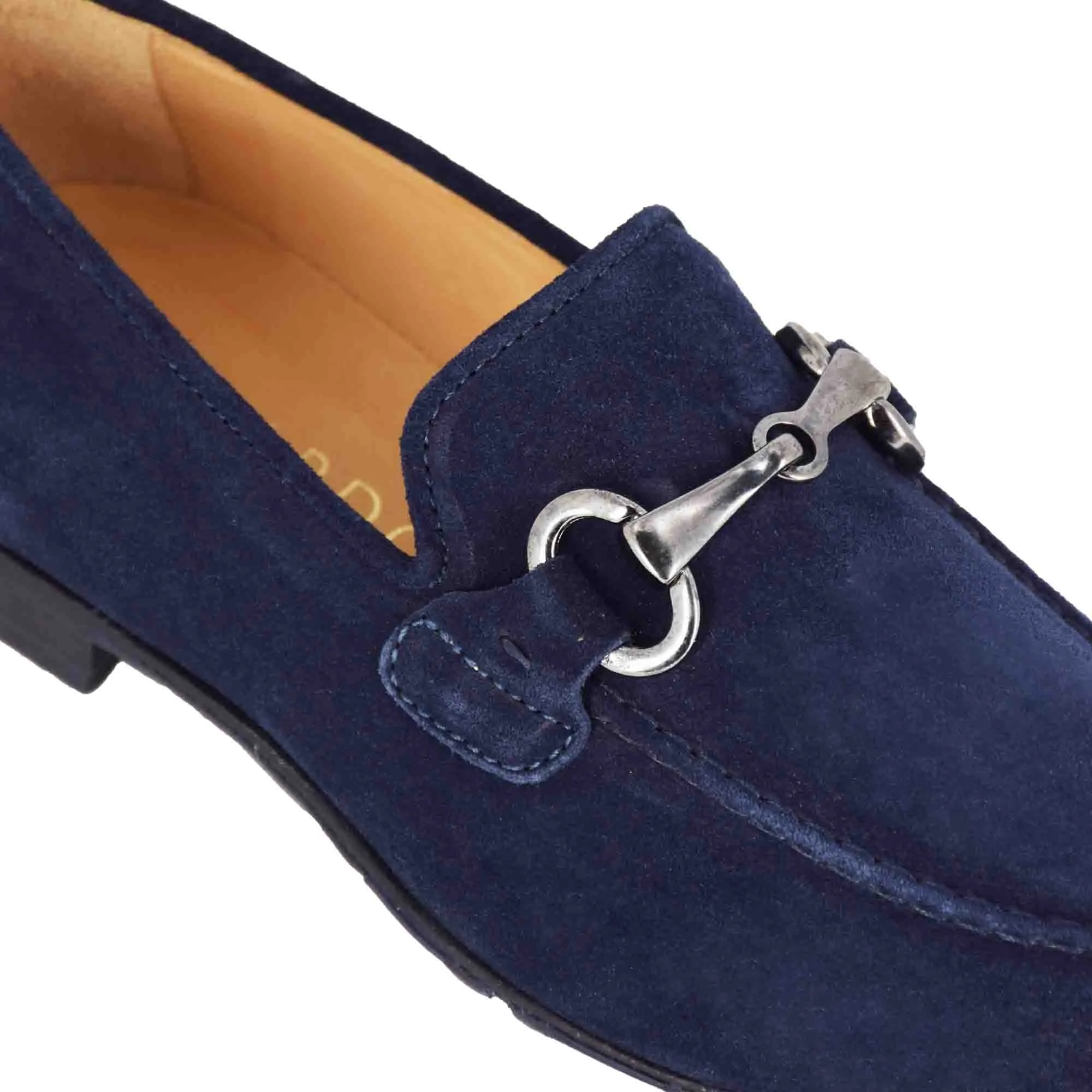 Mocassino da uomo in camoscio colore blu con morsetto colore argento