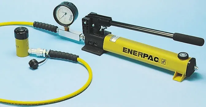 Pompa idraulica manuale Enerpac, Doppia velocità, capacità olio 10t, corsa cilindro 54mm, 700 bar max