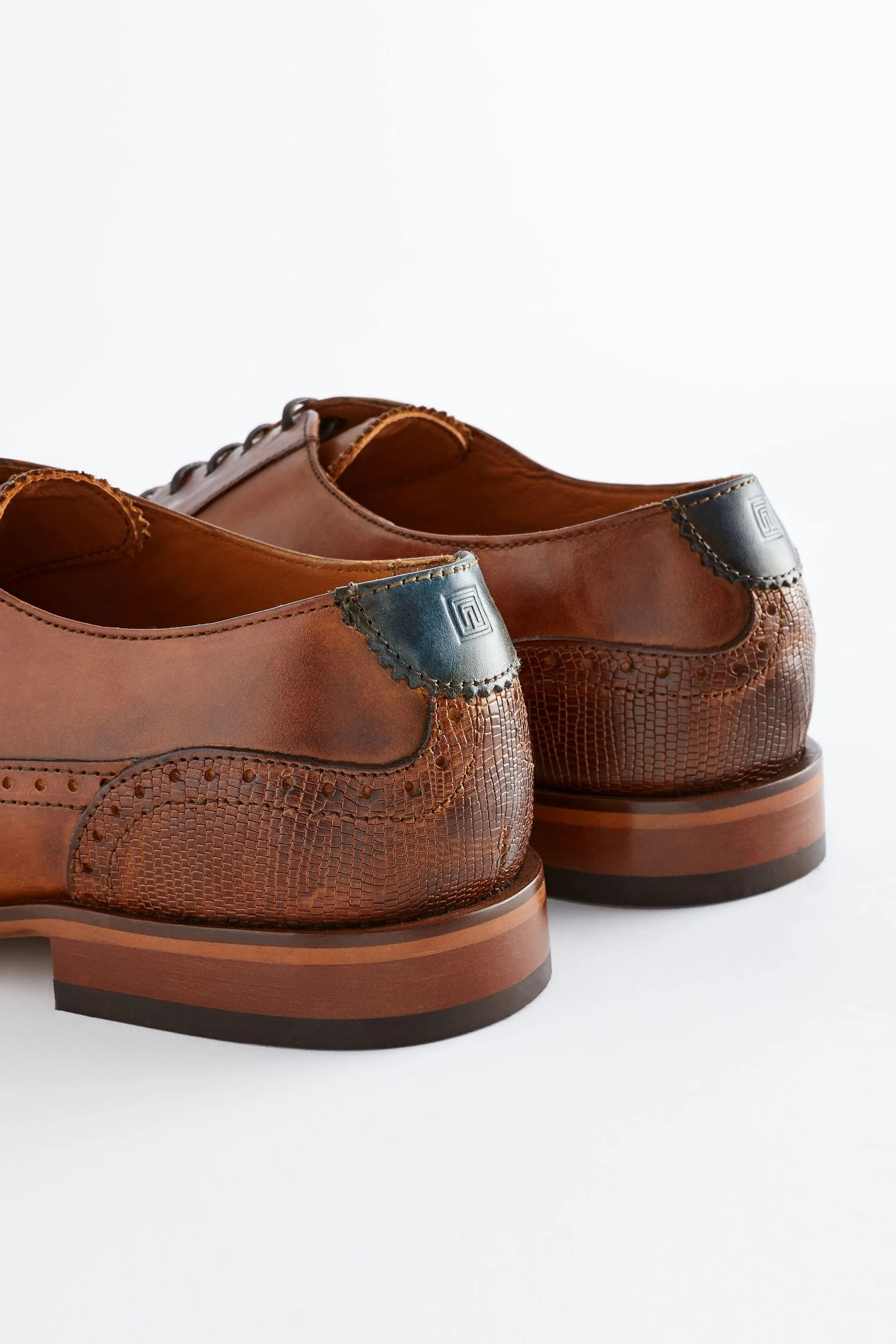 Scarpe brogue in pelle Oxford con punta a coda di Scarpe