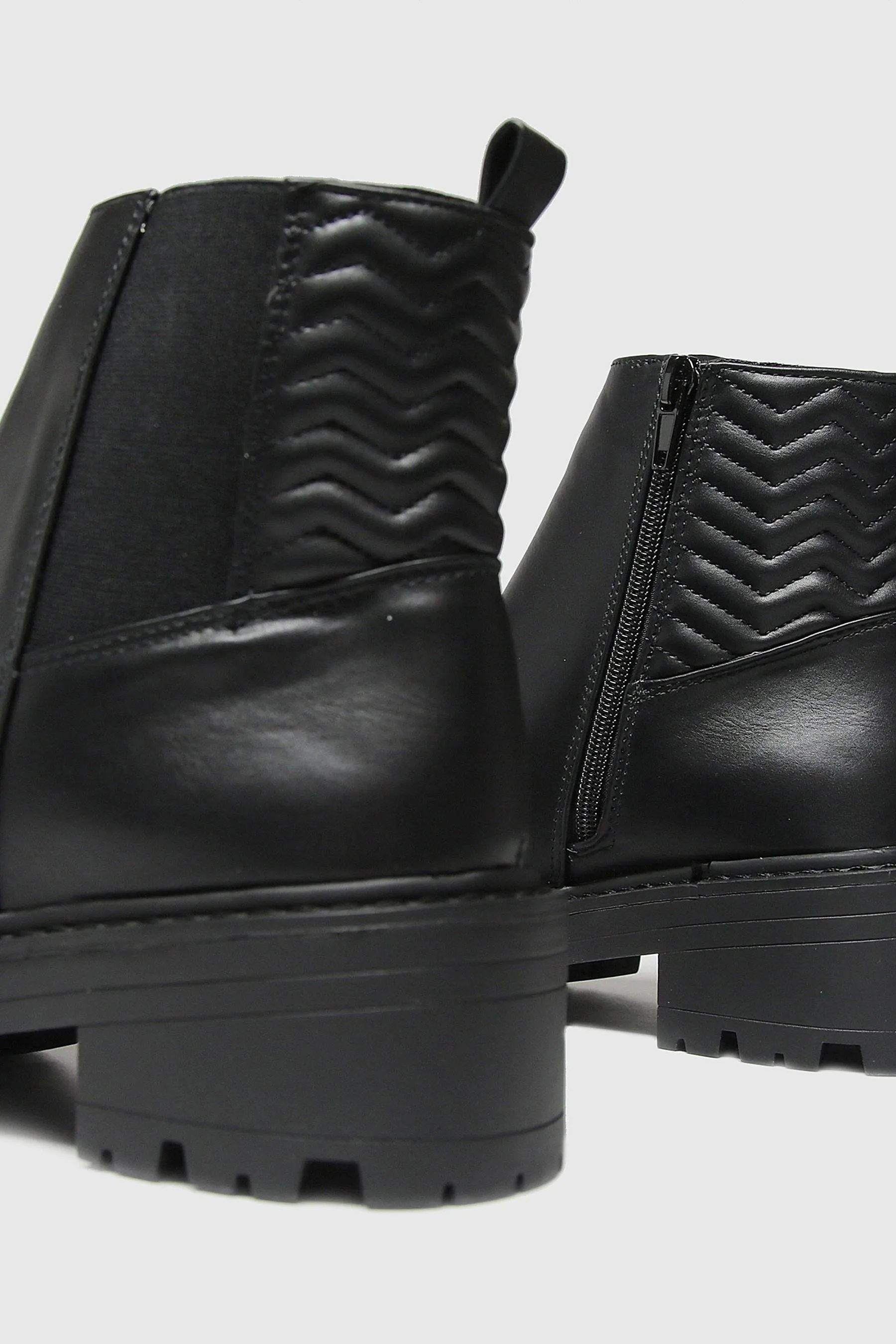 Schuh - Adeline - Stivaletti Chelsea con dettagli trapuntati