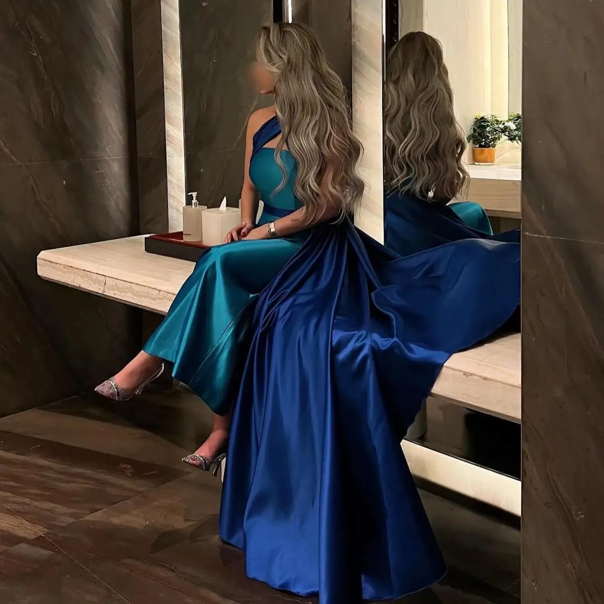 Sharon Said Abito da sera arabo royal blu turchese a contrasto con gonna oversize con scollo all'americana e gonna da donna