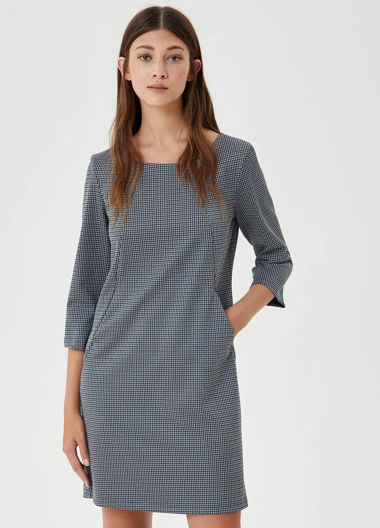 Vestito corto con spilla