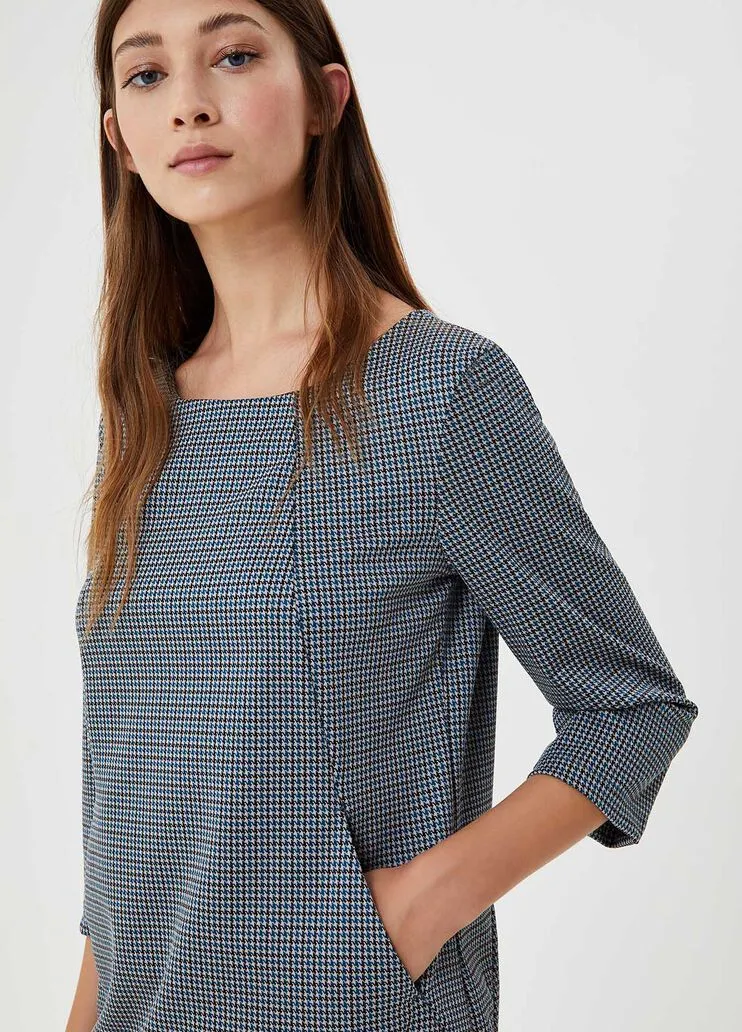 Vestito corto con spilla