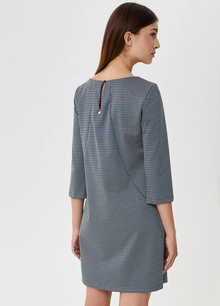Vestito corto con spilla