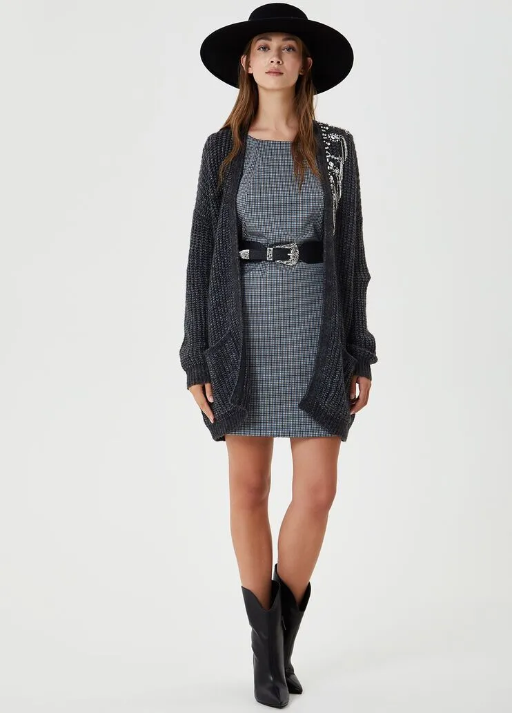 Vestito corto con spilla