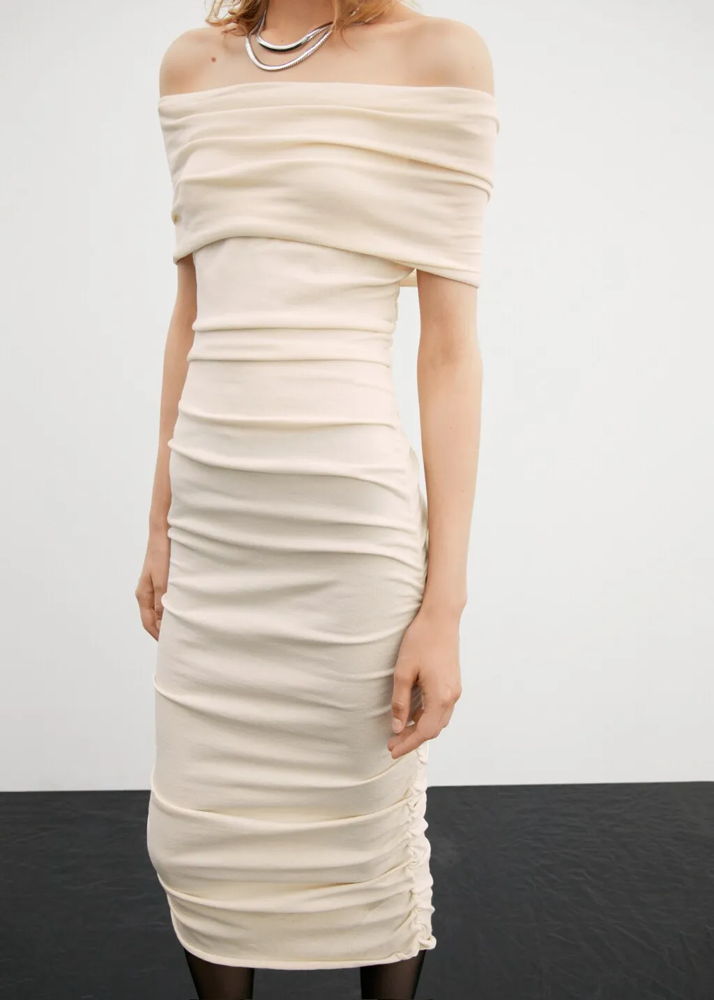 Vestito drappeggiato spalle scoperte