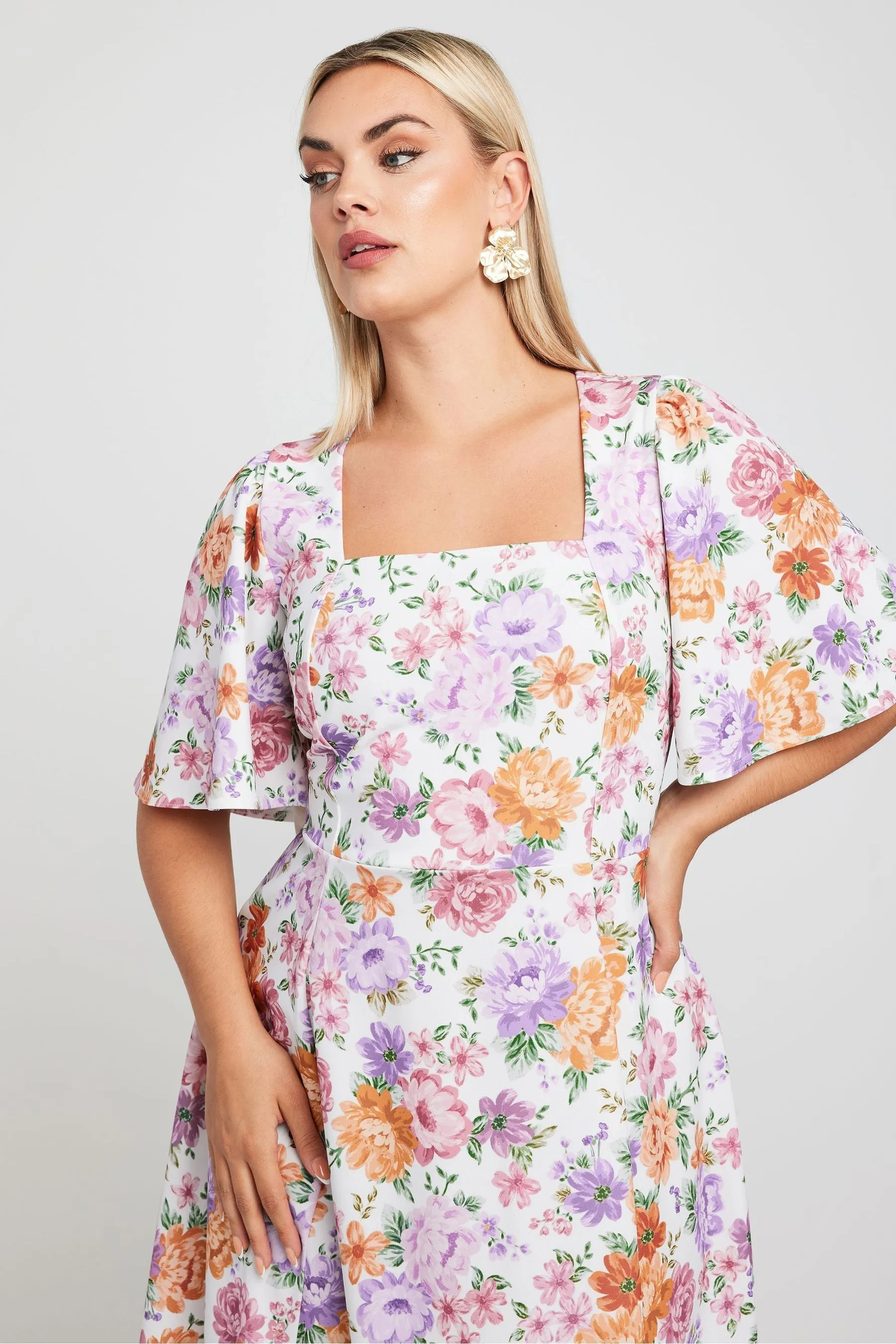 Yours Curve LIMITED COLLECTION - Floreale Stampa Abito corto con maniche a pipistrello