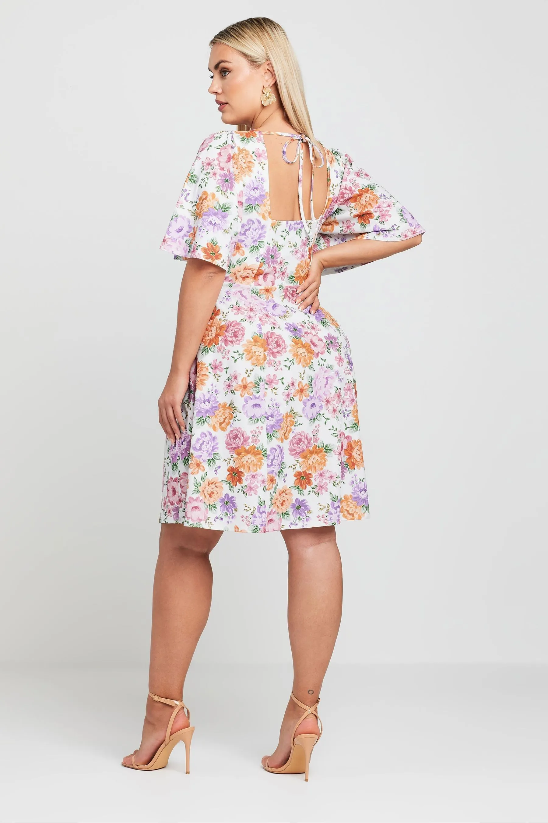 Yours Curve LIMITED COLLECTION - Floreale Stampa Abito corto con maniche a pipistrello